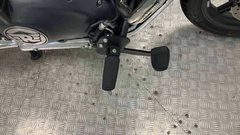 Royal Enfield Super Meteor 650 Top (23MY)
